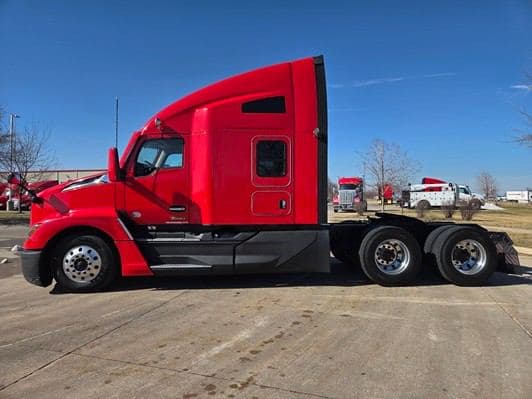 2023 Kenworth T680 image 10