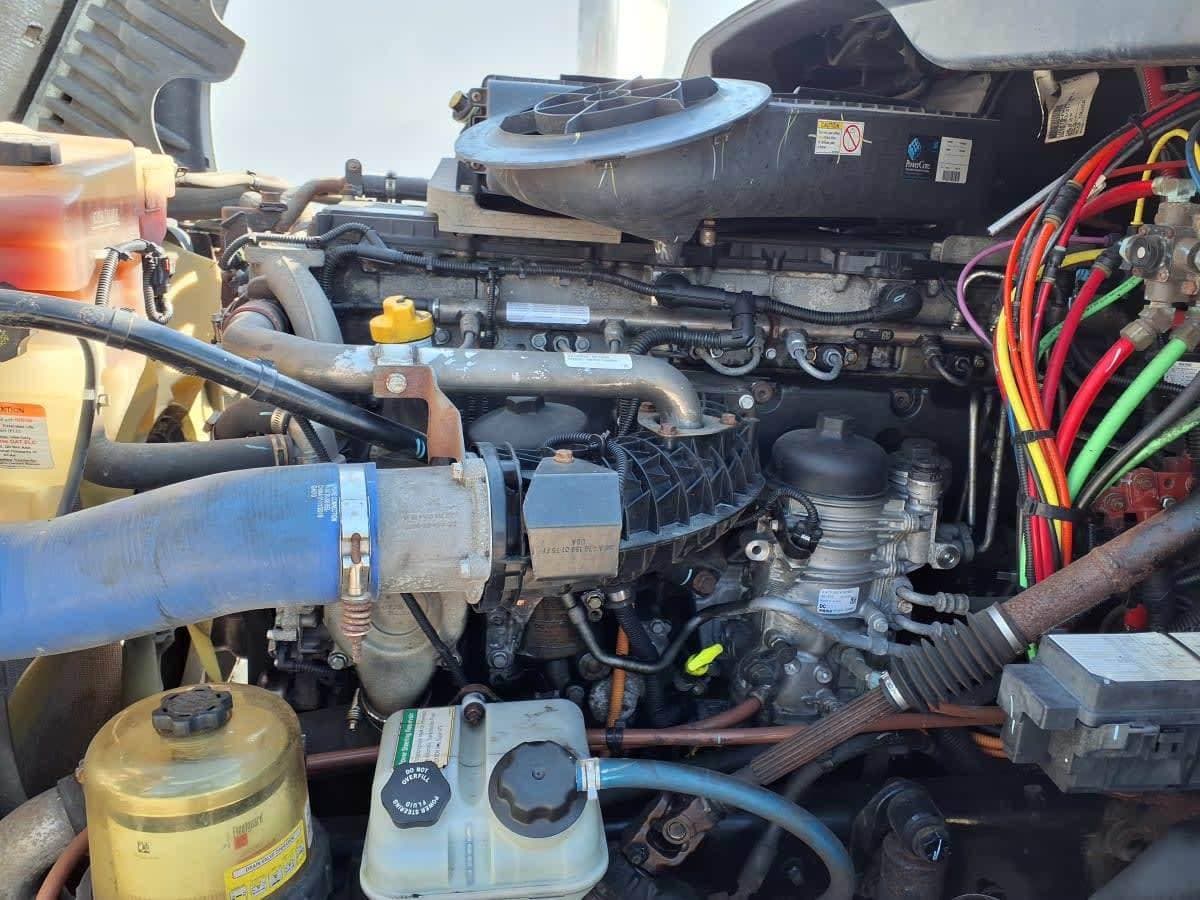 2020 Freightliner Cascadia image 8