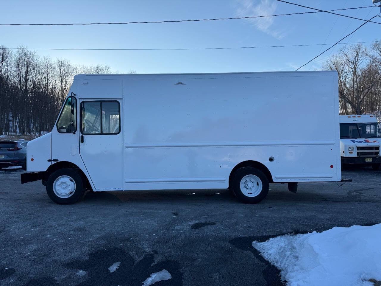 2021 Freightliner MT45 image 8