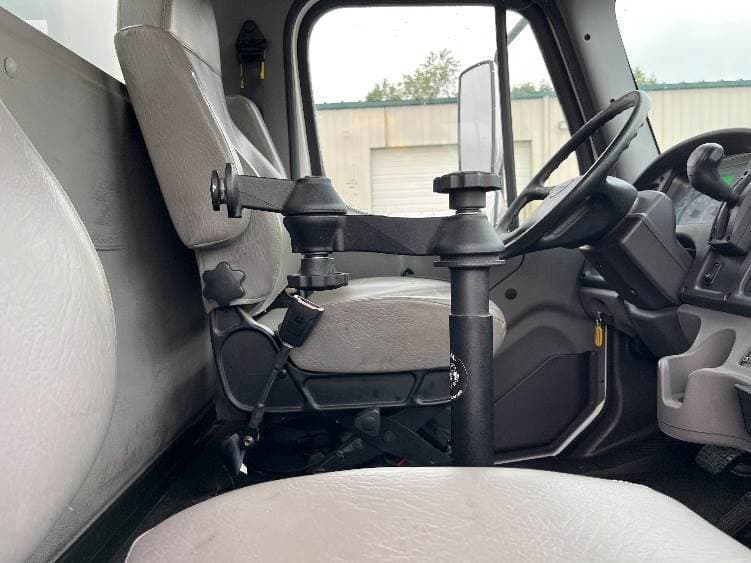 2021 Freightliner M2 image 12