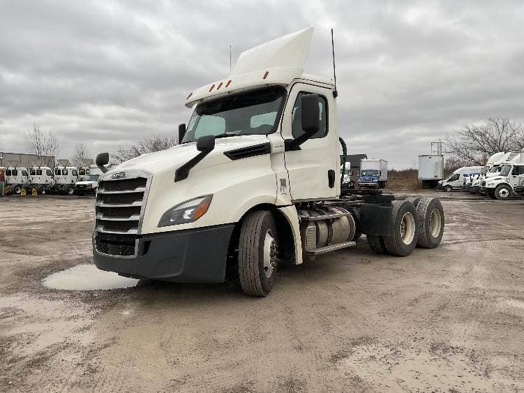 2018 Freightliner Cascadia image 2
