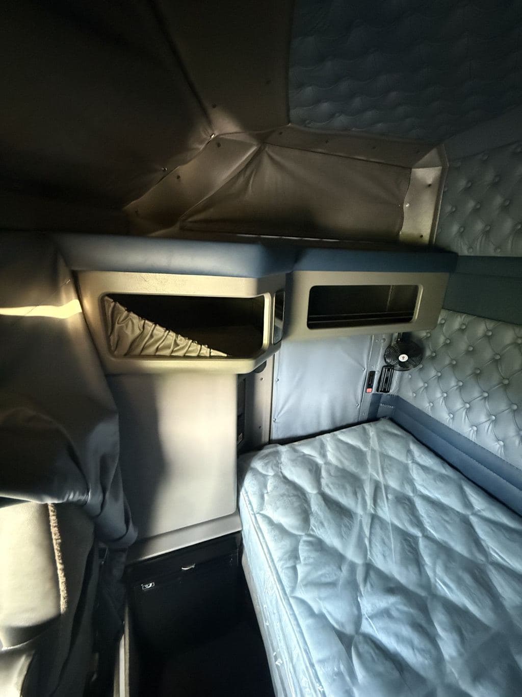 Used 2023 KENWORTH W900L image 24