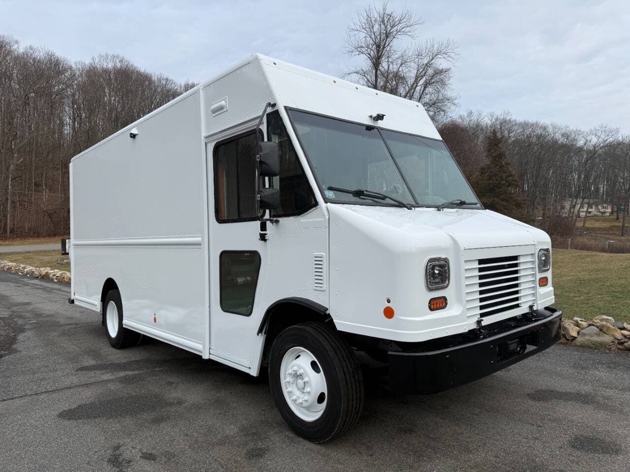 2020 Ford Stripped Chassis image 1