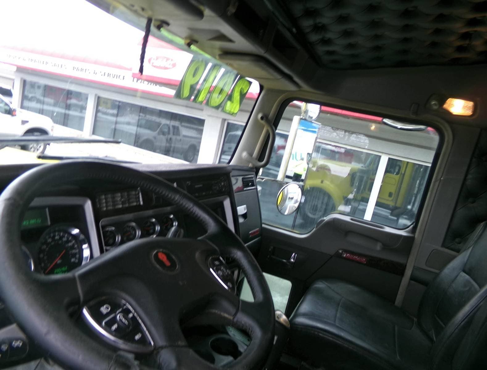 2019 Kenworth W9 Series image 7