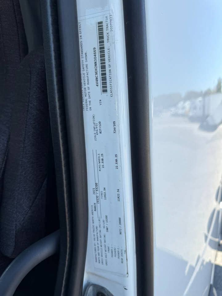 2022 Volvo VNL image 7