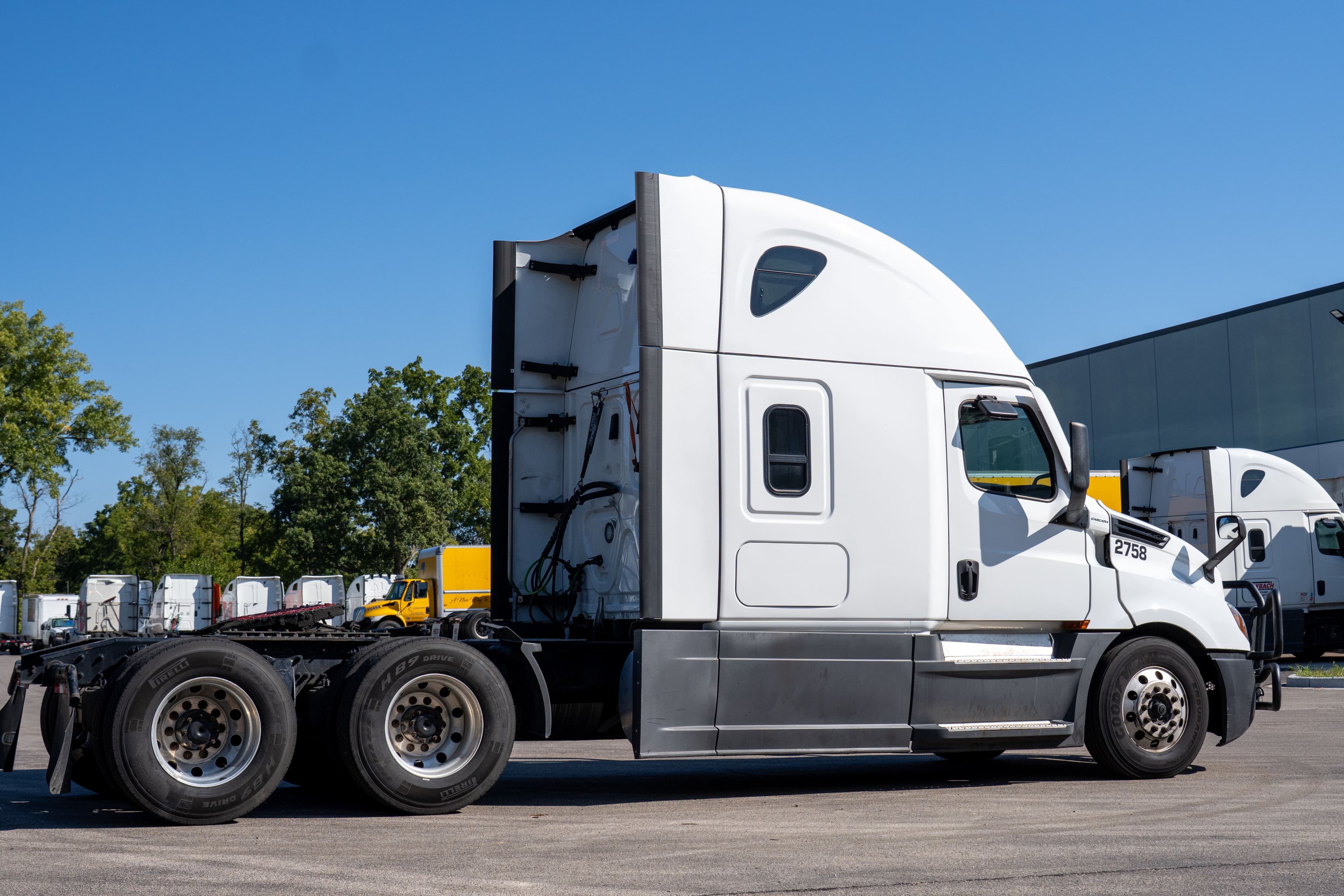 2022 Freightliner Cascadia image 4