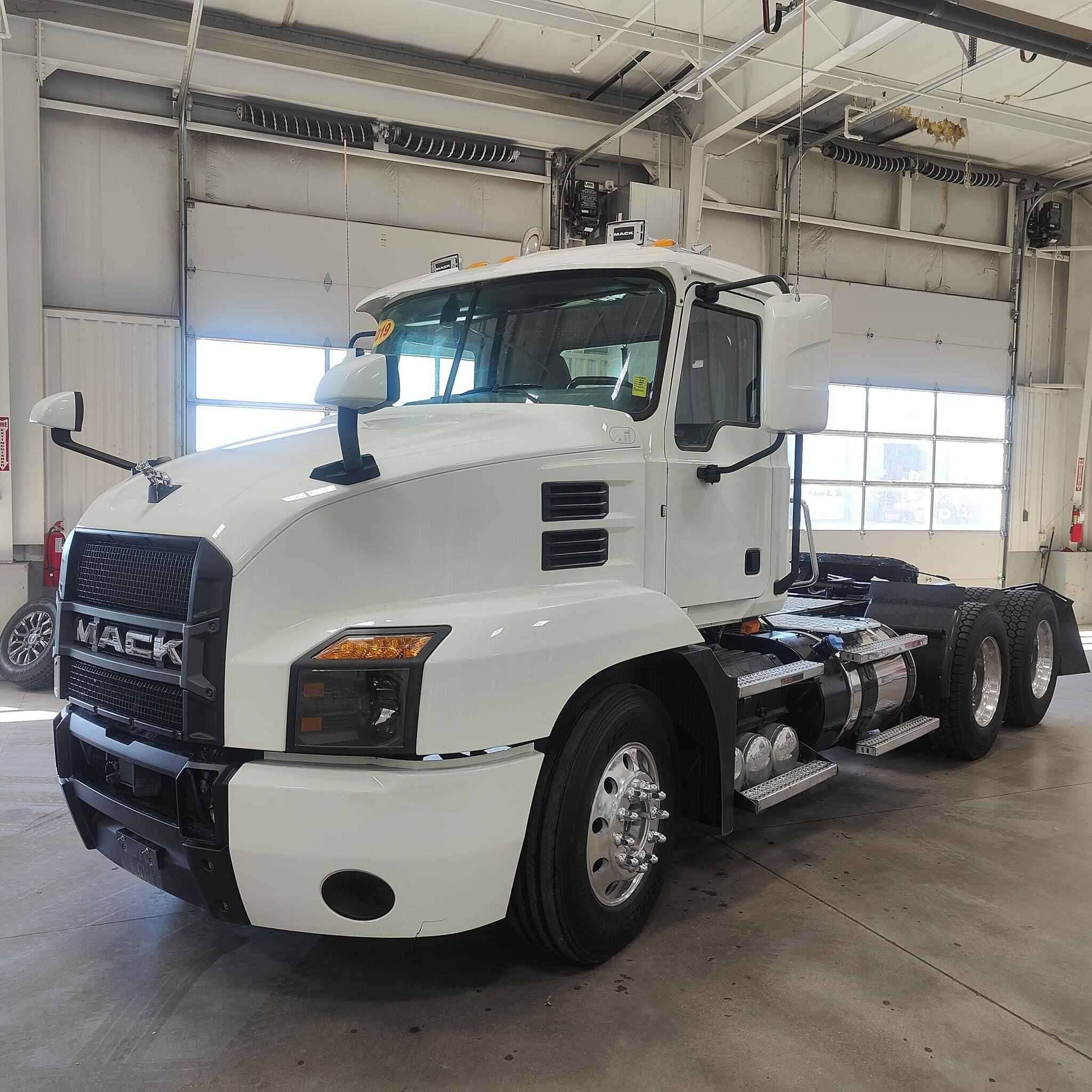 Used 2019 MACK ANTHEM Conventional - Day Cab in Commerce City, CO image 3