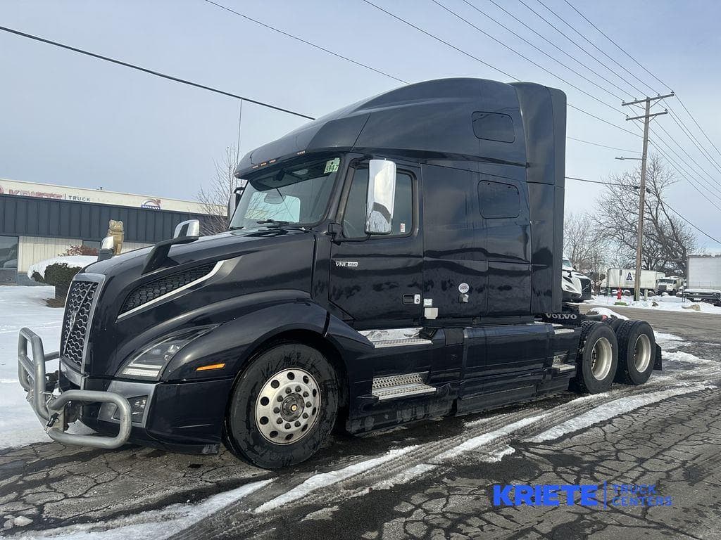 2021 Volvo VNL image 1