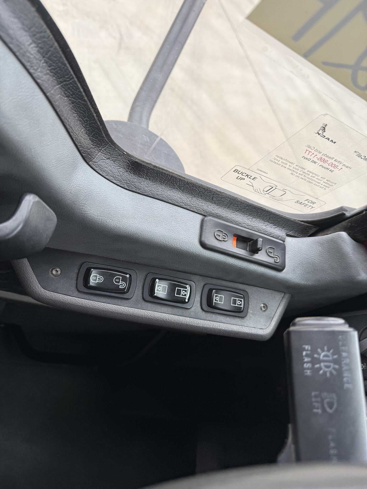 2018 Mack CXU613 image 8