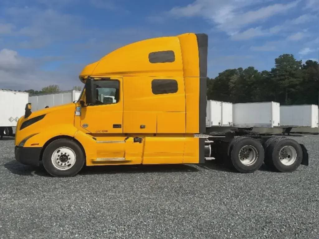 2022 Volvo VNL image 4
