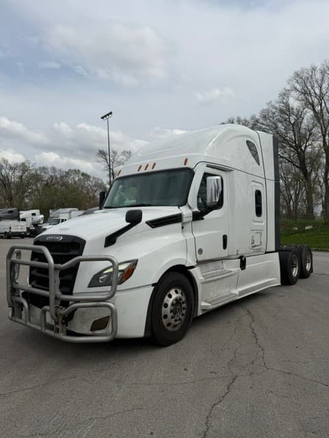 2023 Freightliner Cascadia 126 image 1