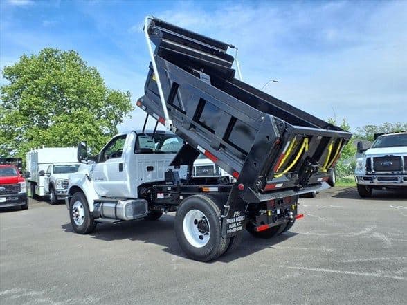 2027 Ford F750 SD image 8