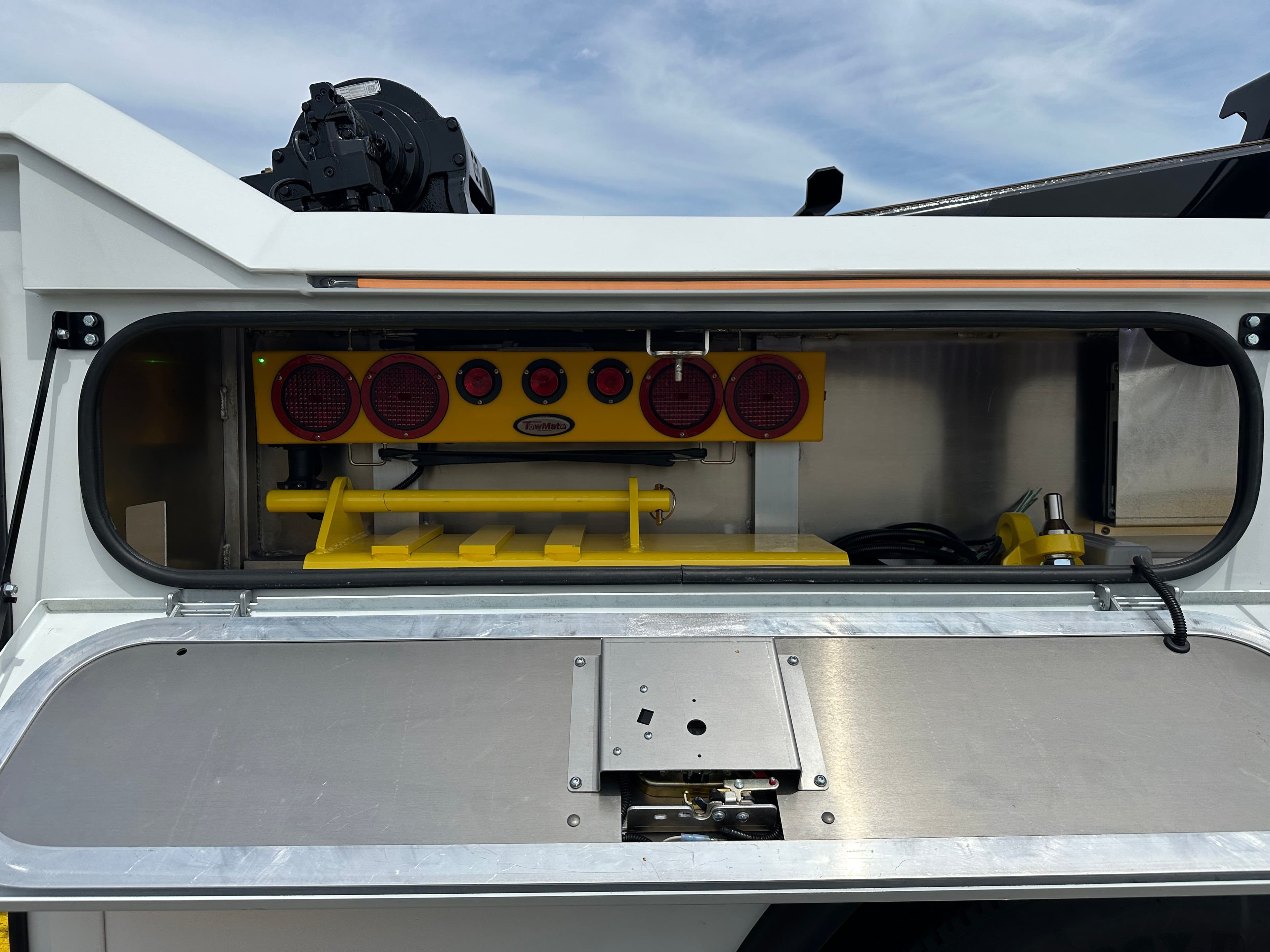 2025 Kenworth T880 with a Century 5130 image 17