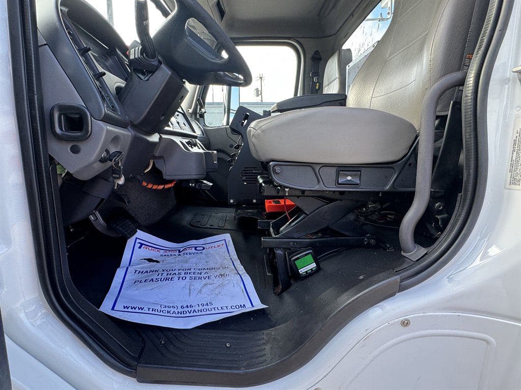 2018 Freightliner M2-106 image 66