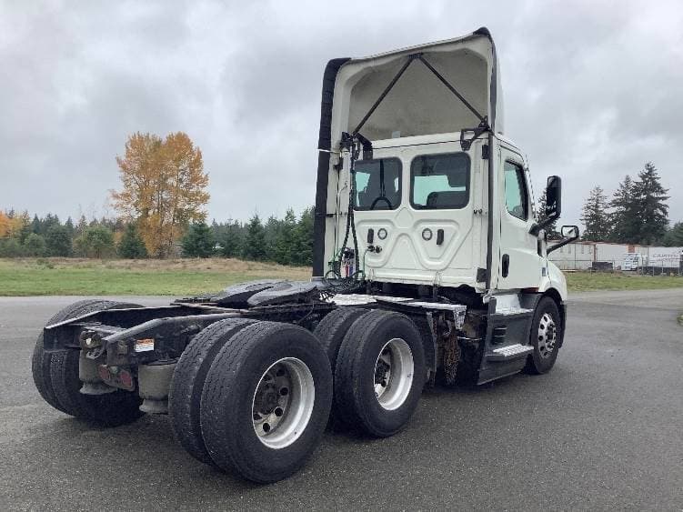 2021 Freightliner Cascadia image 10