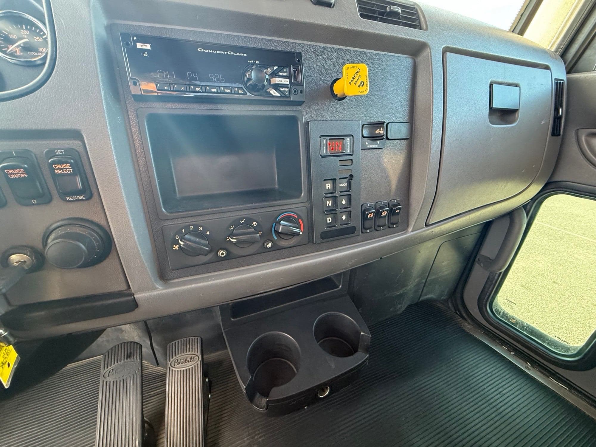 2020 Peterbilt 337 image 11