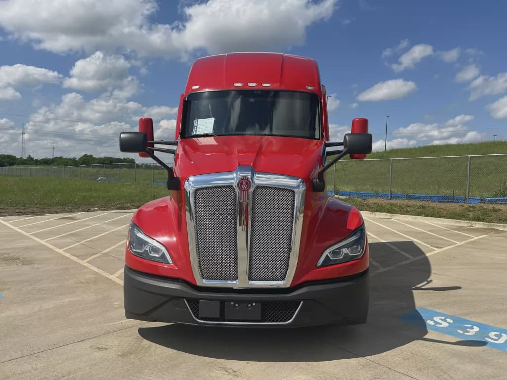 2022 Kenworth T680 image 2