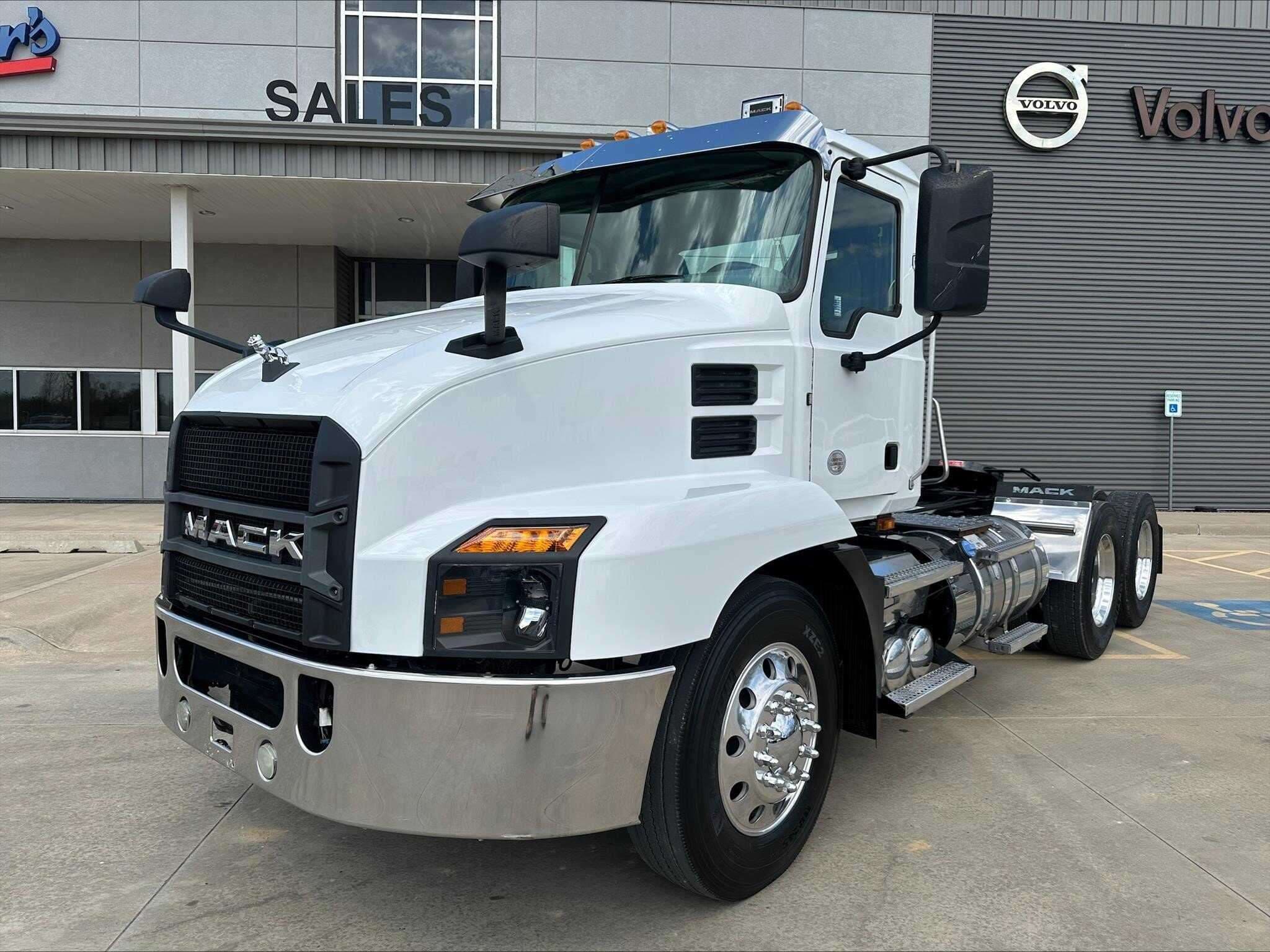 Used 2021 MACK ANTHEM 64T Conventional - Day Cab  image 1
