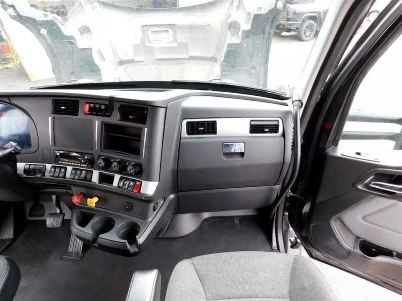 2023 Kenworth T600 image 25