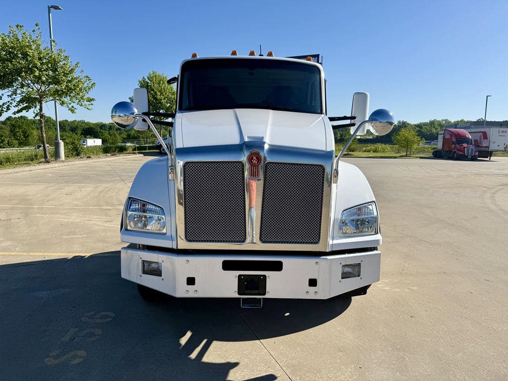 Used 2021 KENWORTH T880 image 2