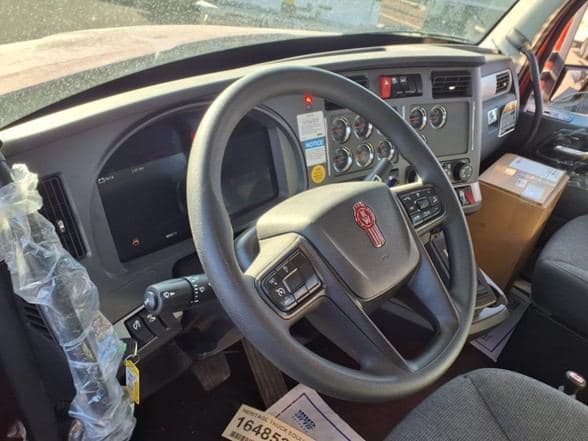 2025 Kenworth T880 image 20