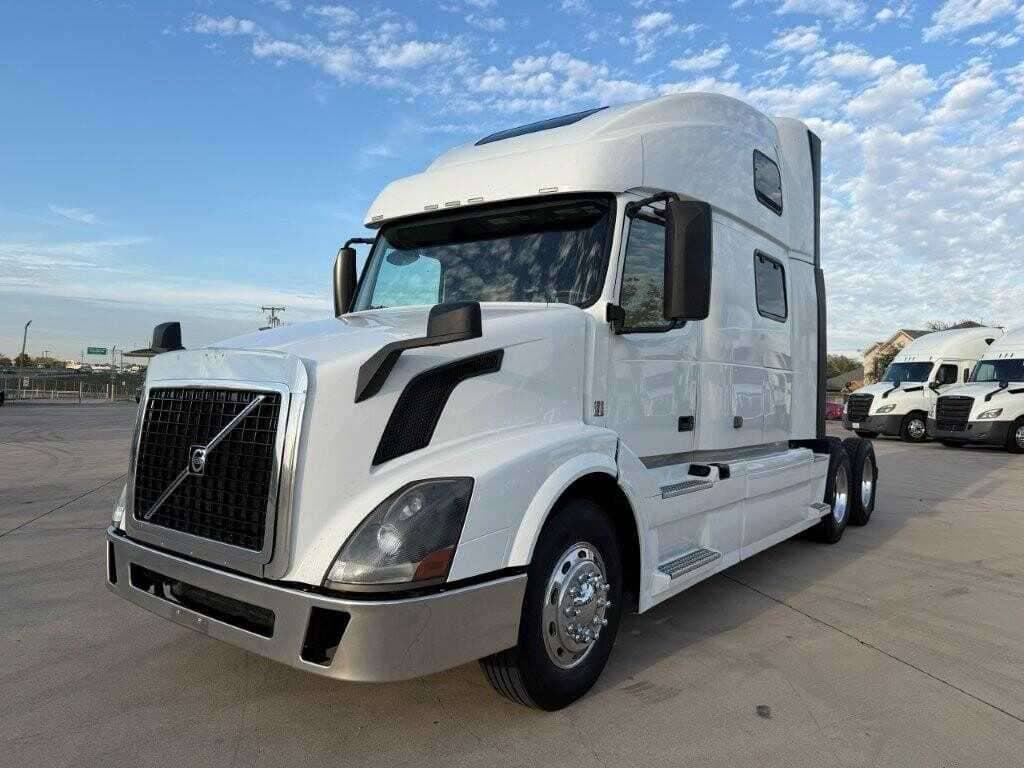 2017 Volvo VNL image 1