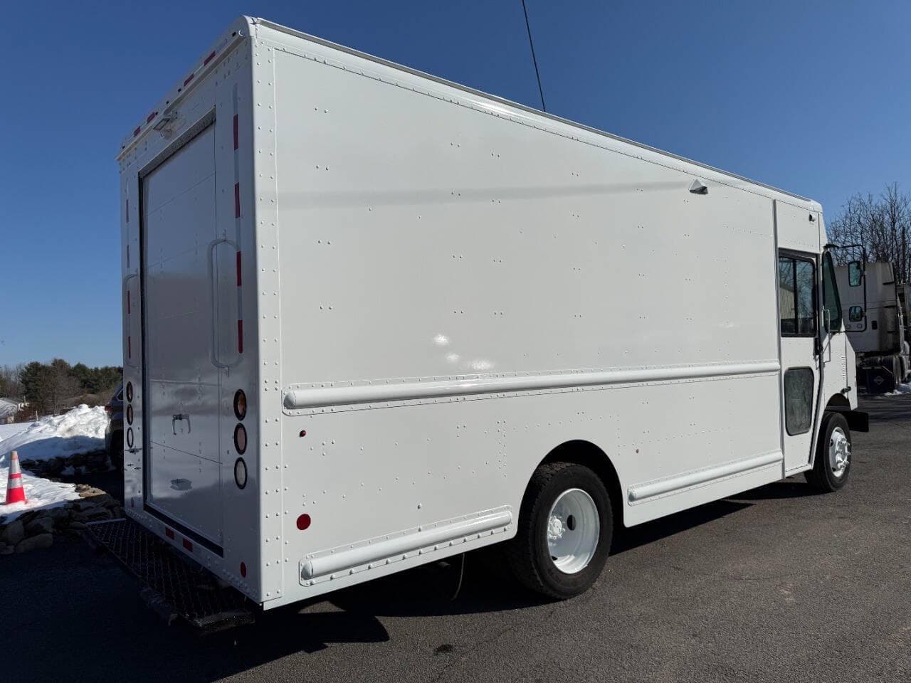 2021 Freightliner MT45 image 5