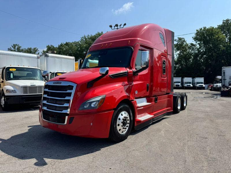 2023 Freightliner Cascadia image 2