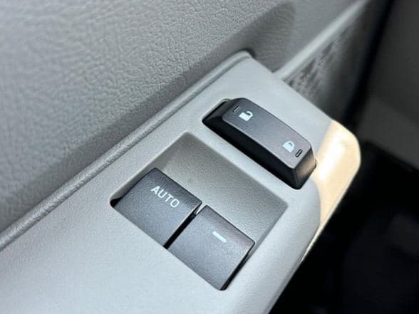 2024 Ford E350 image 17