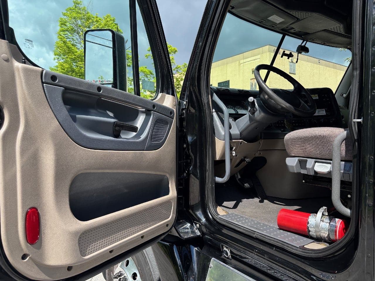 2020 Freightliner Cascadia 125 image 16