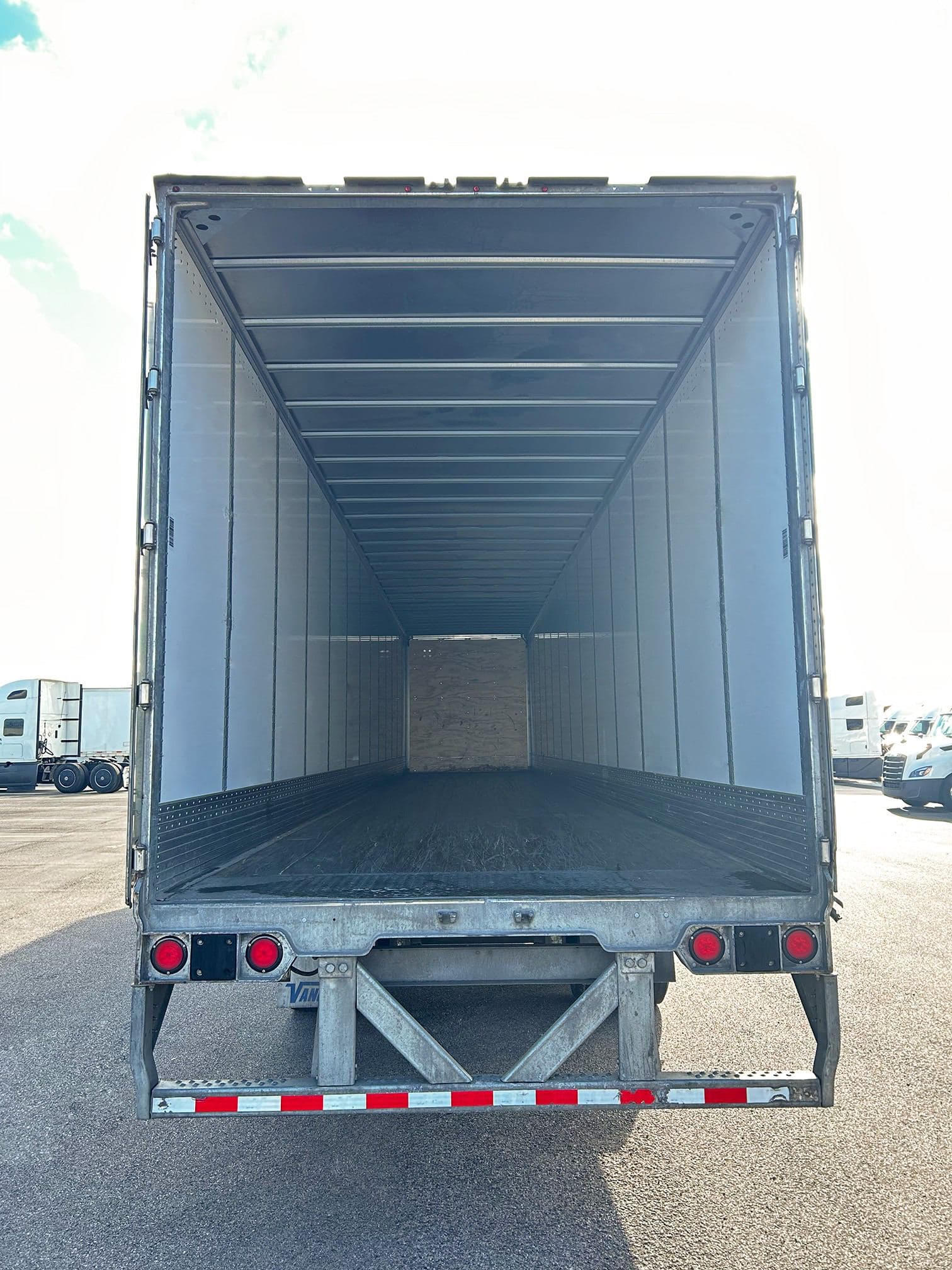 2024 Vanguard 53` Dry Van image 5