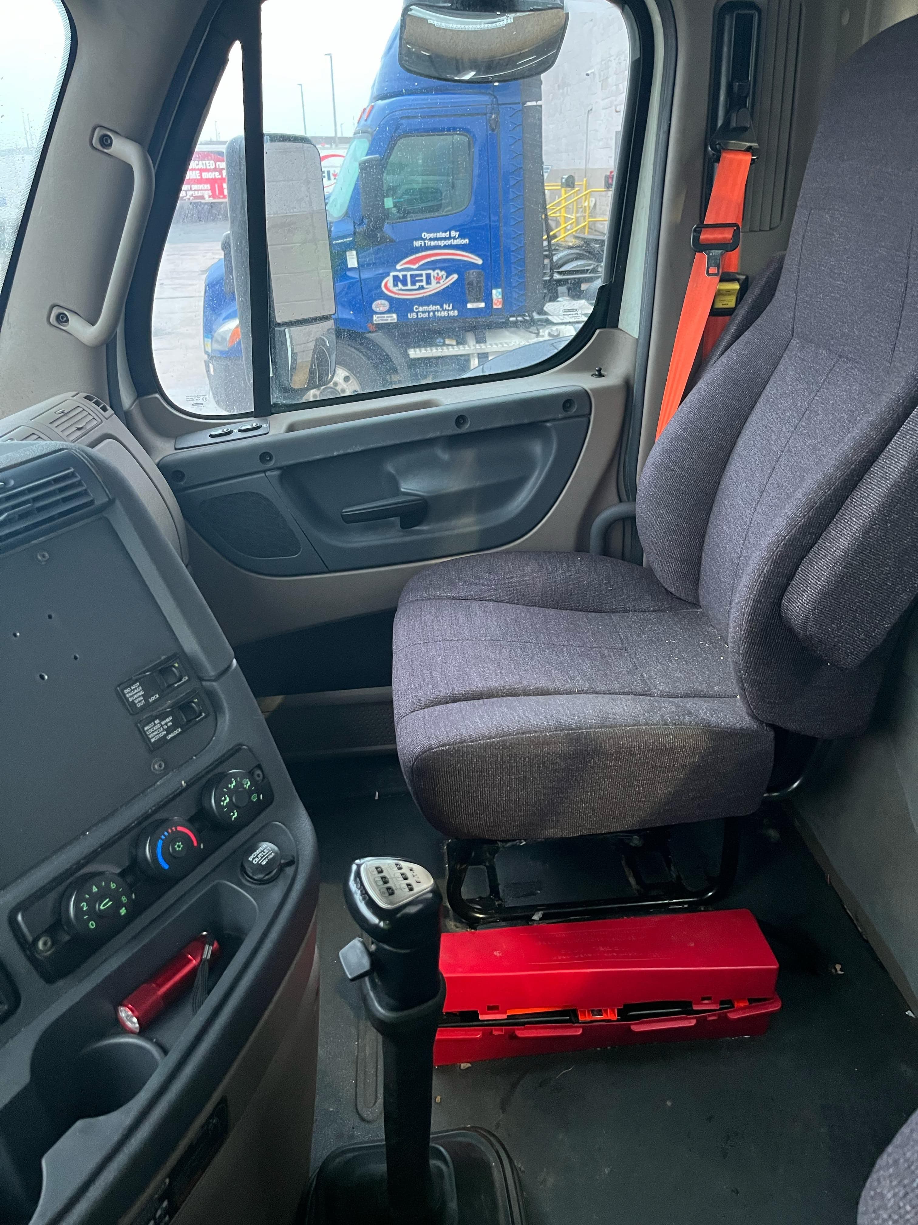 2014 Freightliner Cascadia image 11