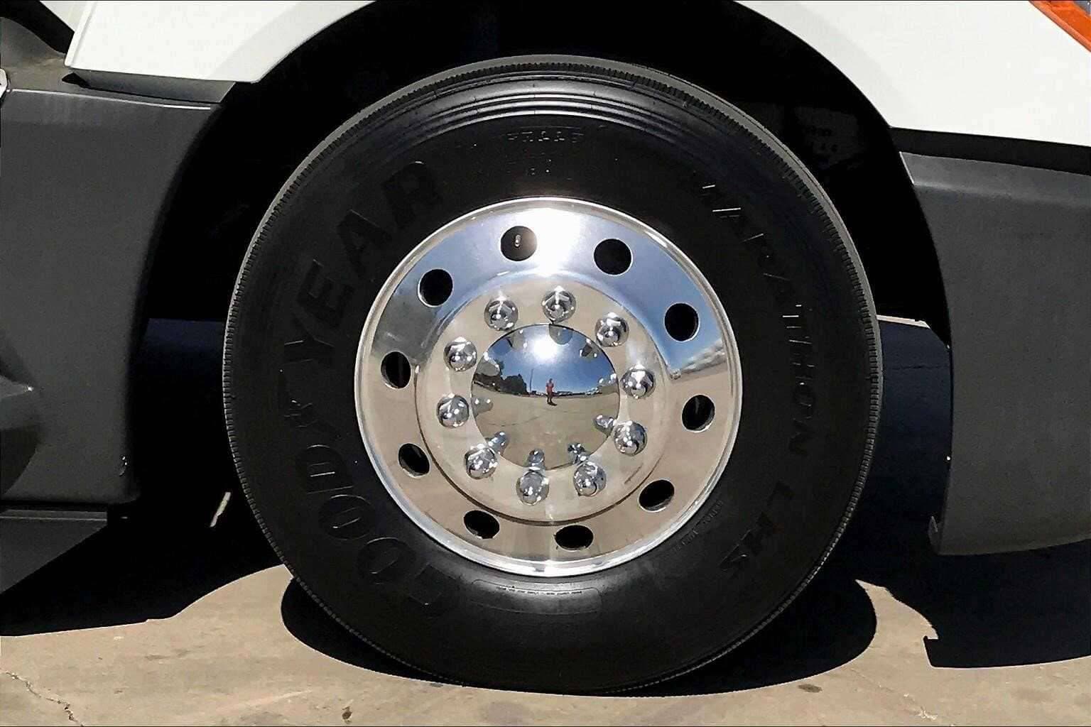 2022 International LT625 image 4