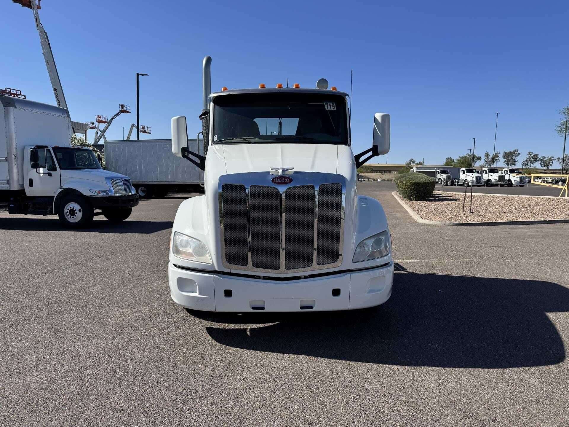 Used 2020 Peterbilt 579 Conventional - Day Cab in Tolleson, AZ image 2