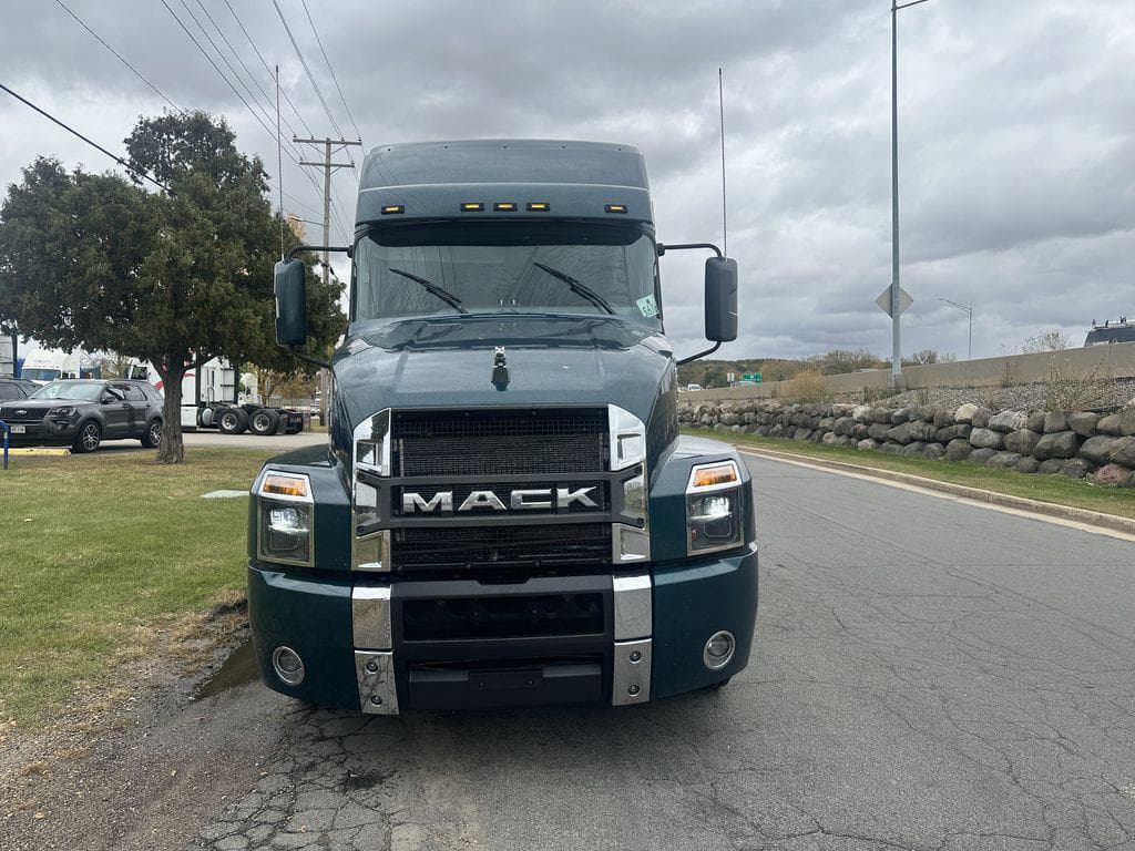 2020 Mack Anthem image 8