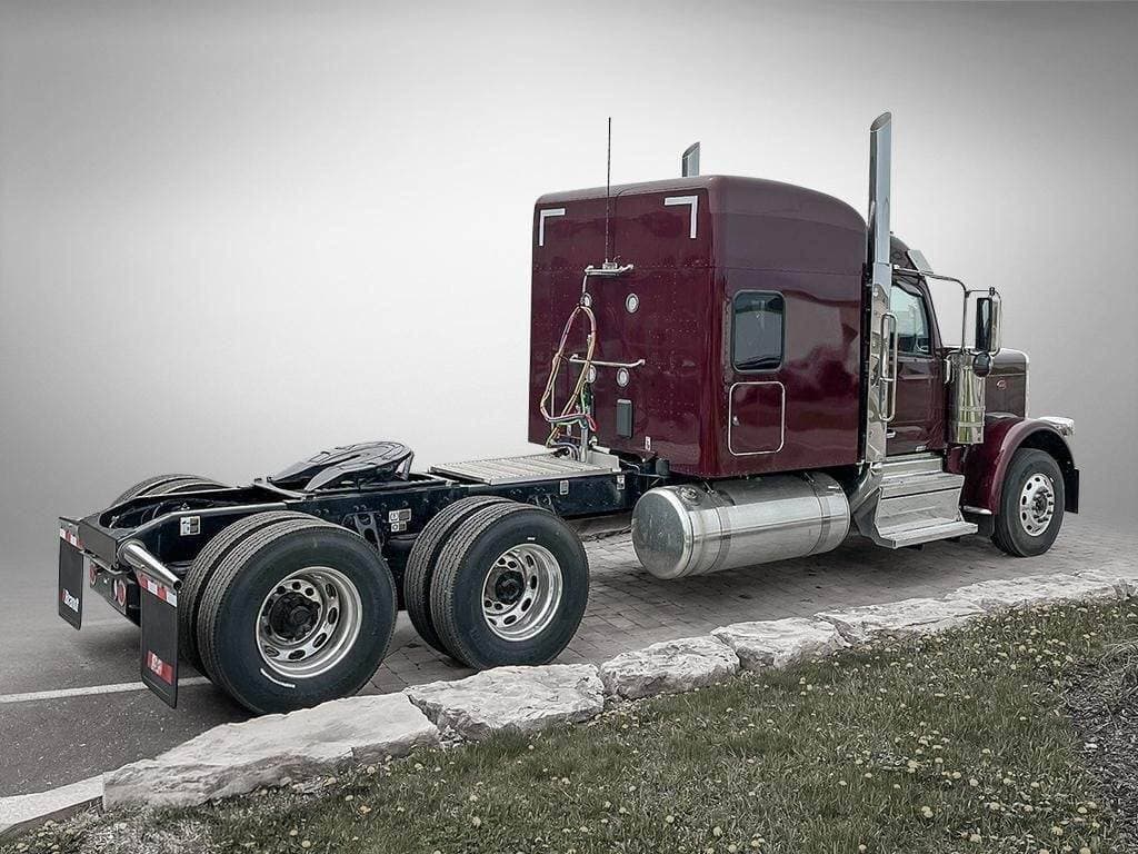 2025 Peterbilt 589 image 4