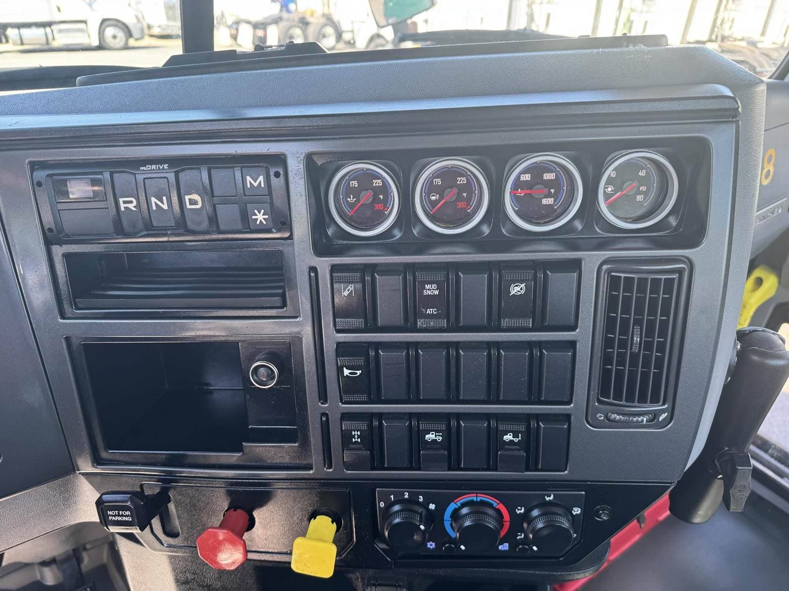 2020 Mack Anthem 64T Sleeper Semi Truck - MP8 415HP image 10