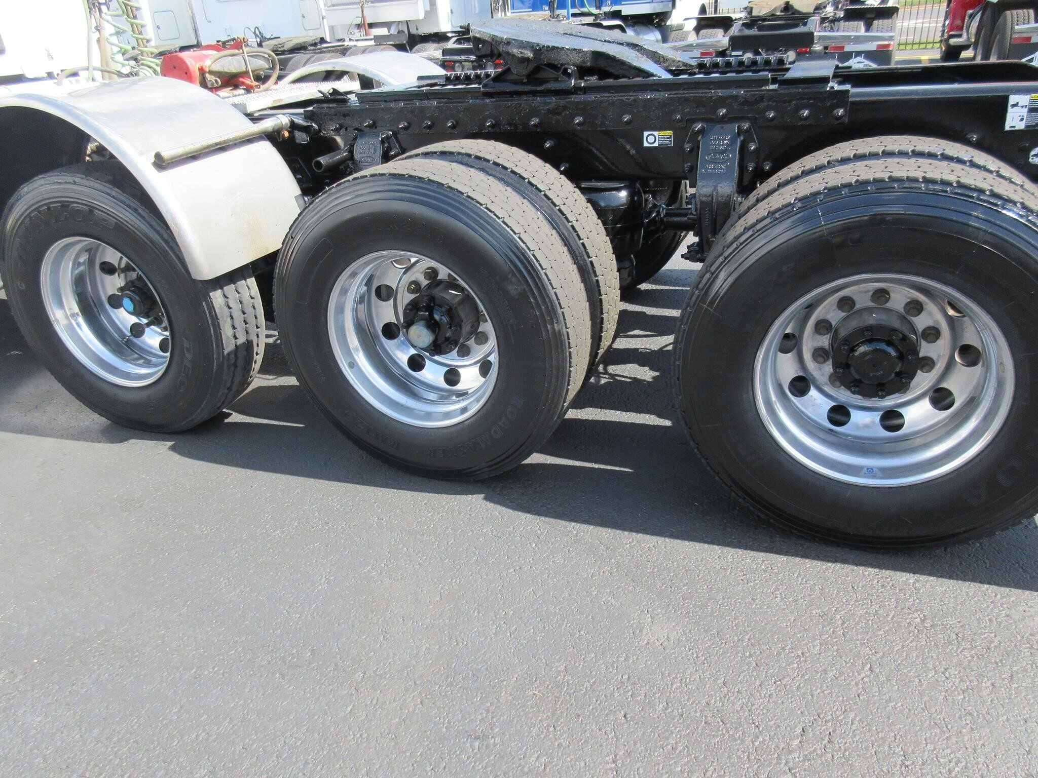 2019 Peterbilt 567 image 19