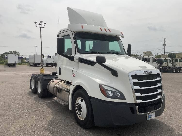 2018 Freightliner Cascadia image 1