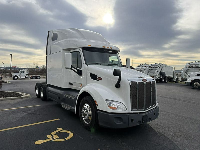 2021 Peterbilt 579 image 4