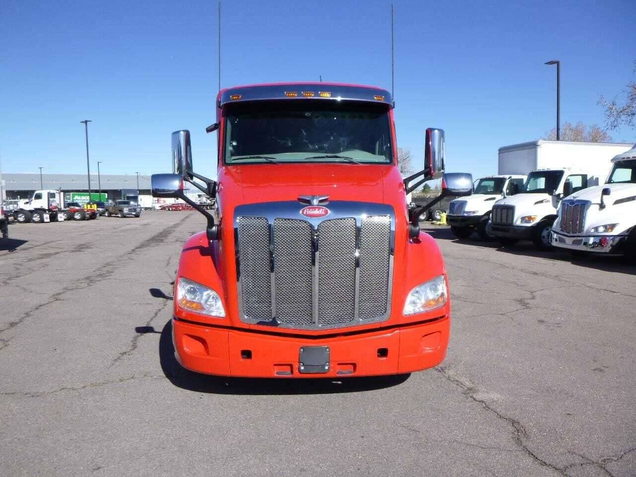 2021 Peterbilt 579 image 3