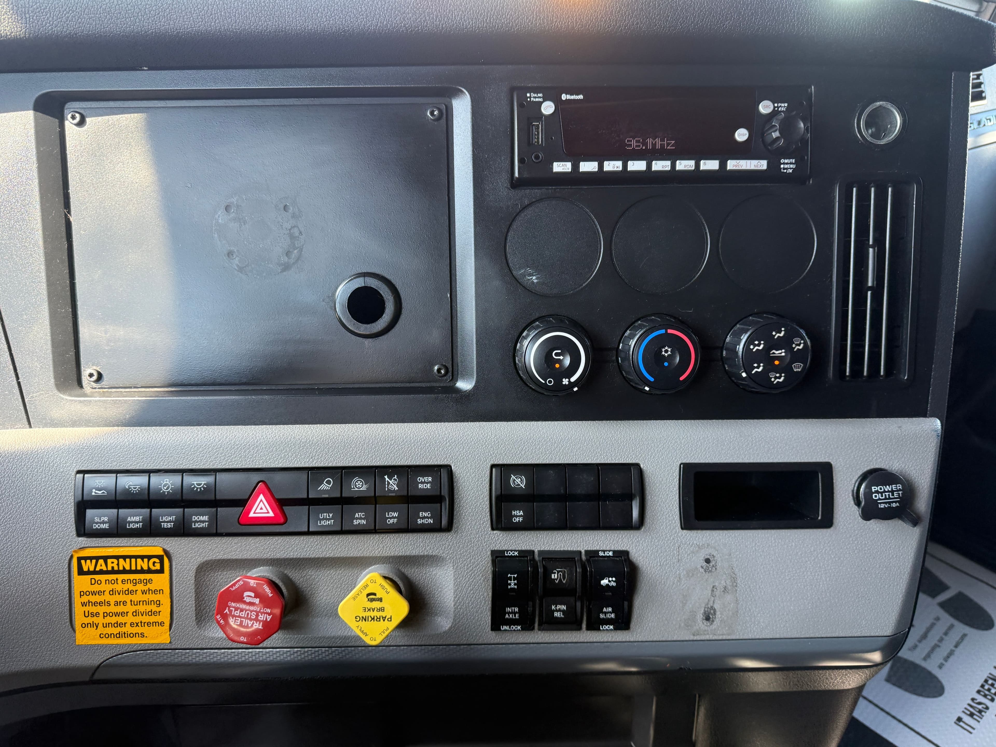 2022 Freightliner Cascadia 126 image 13