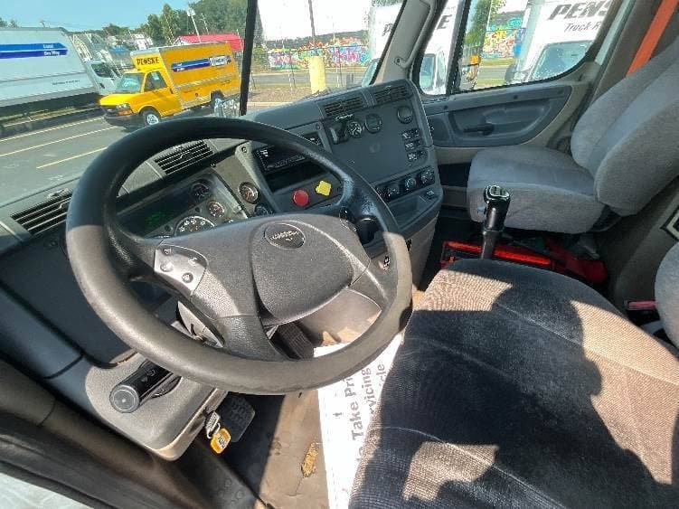 2018 Freightliner Cascadia image 8