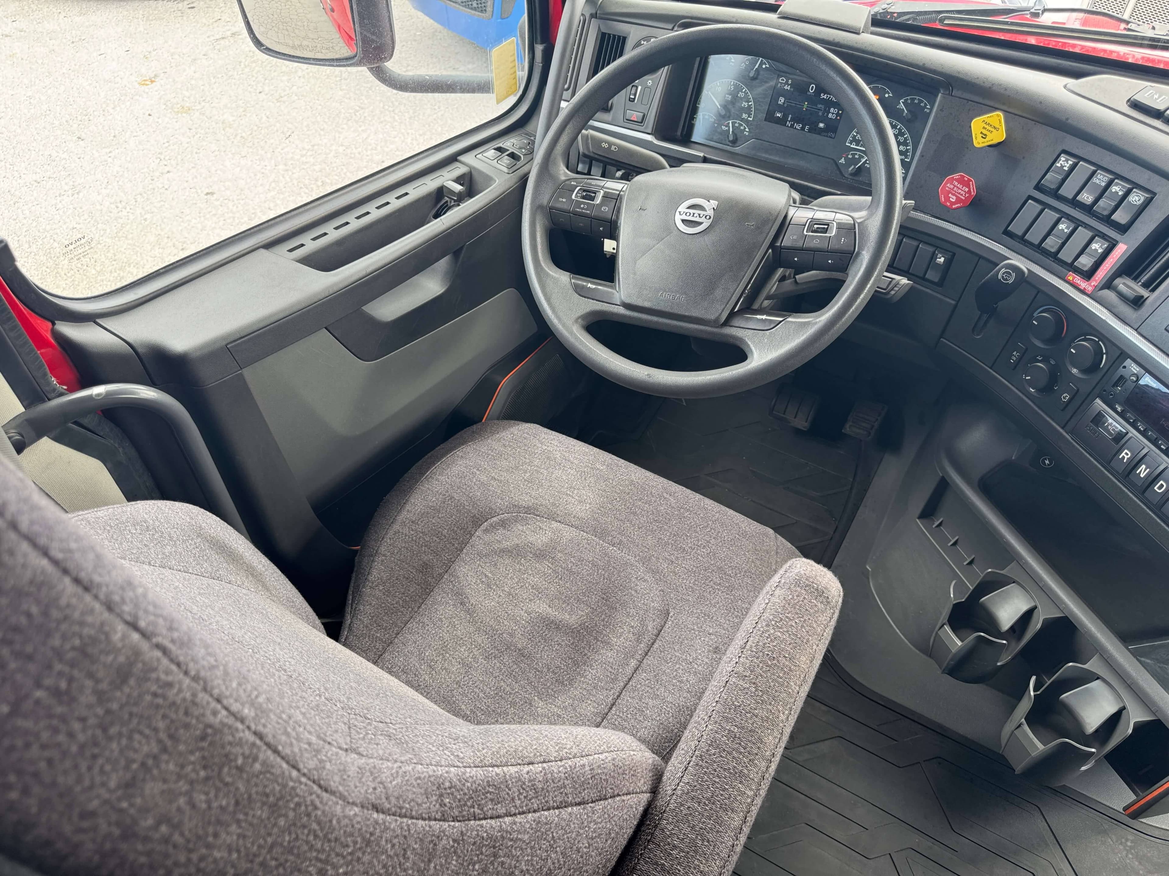 2022 Volvo VNL760 image 14