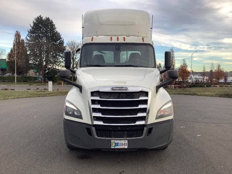 2019 Freightliner Cascadia image 2