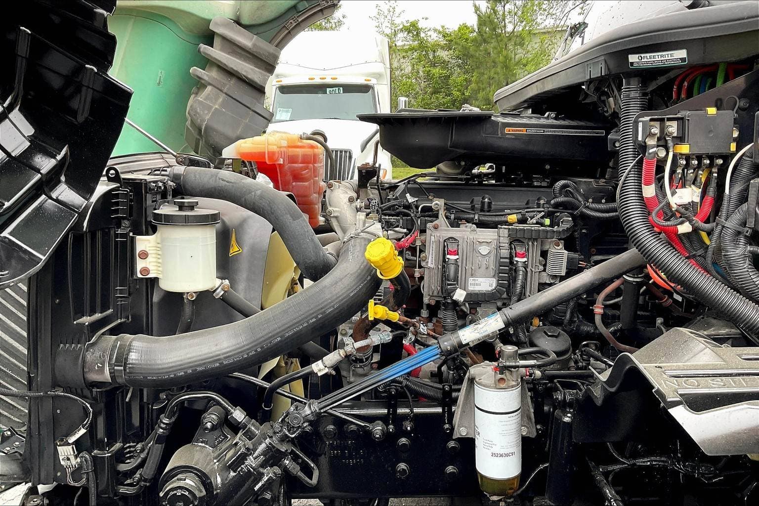 2022 International LT625 Sleeper Semi Truck - 73" Raised Roof Sleeper, A26 400HP, 11 Speed image 11