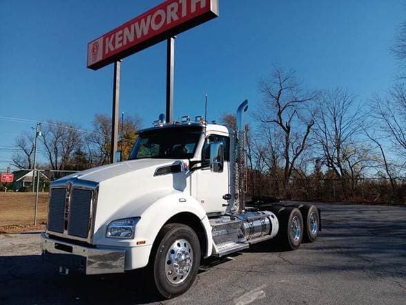 2025 Kenworth T880