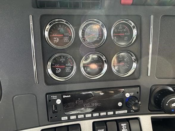 2026 Kenworth T880 image 21