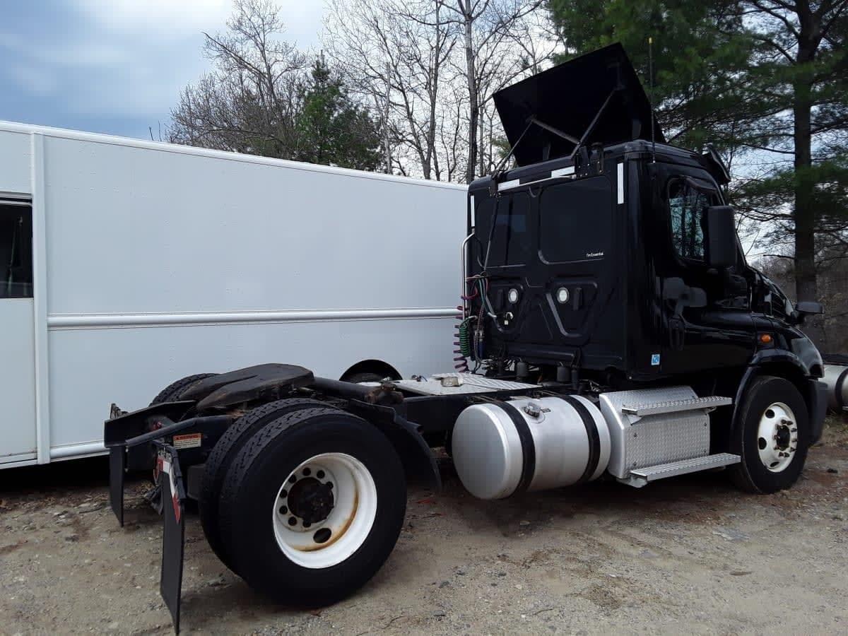 Used 2020 FREIGHTLINER Conventional - Day Cab - CASCADIA 113 For Sale image 9