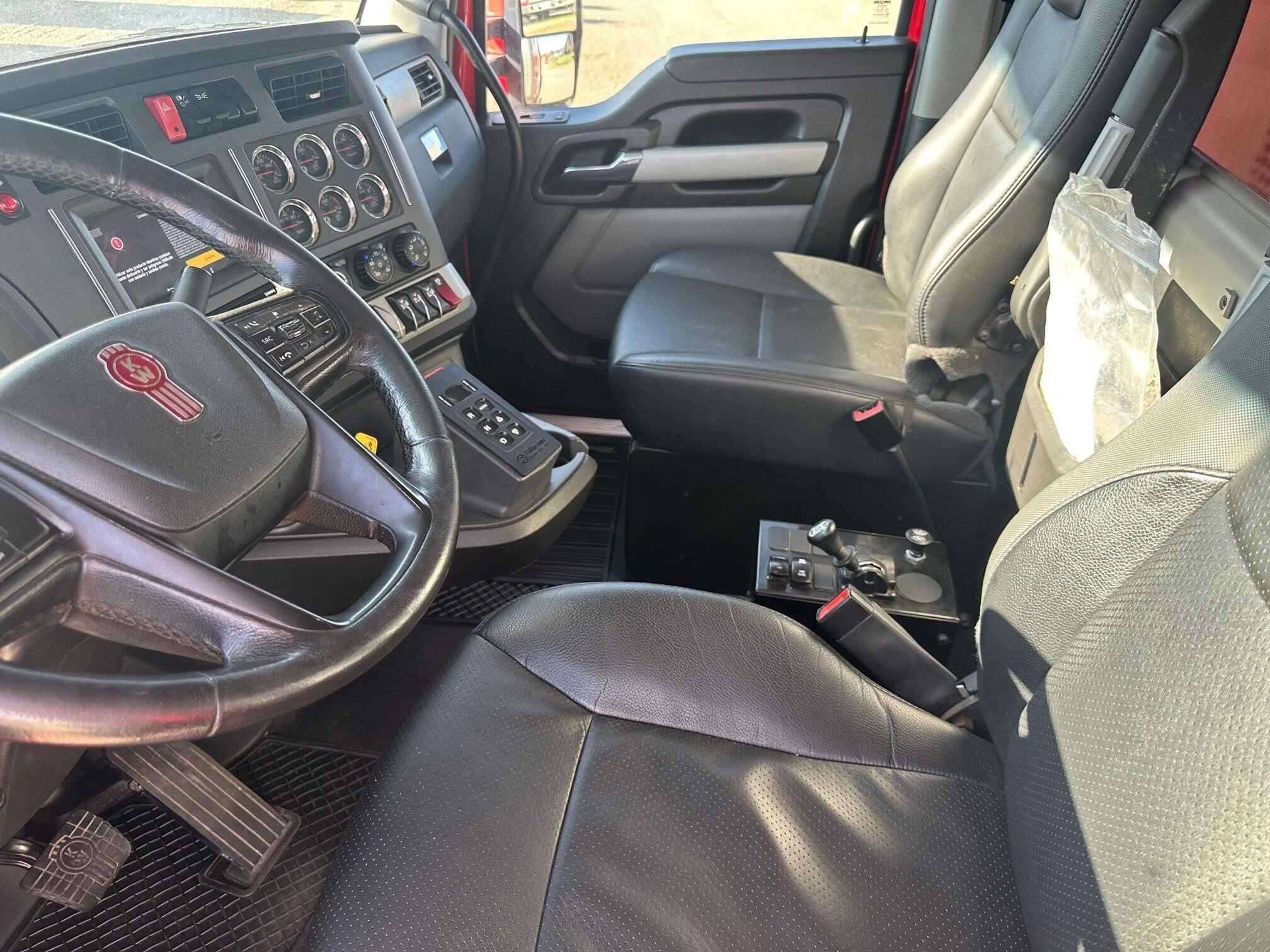 2023 Kenworth T880 image 6